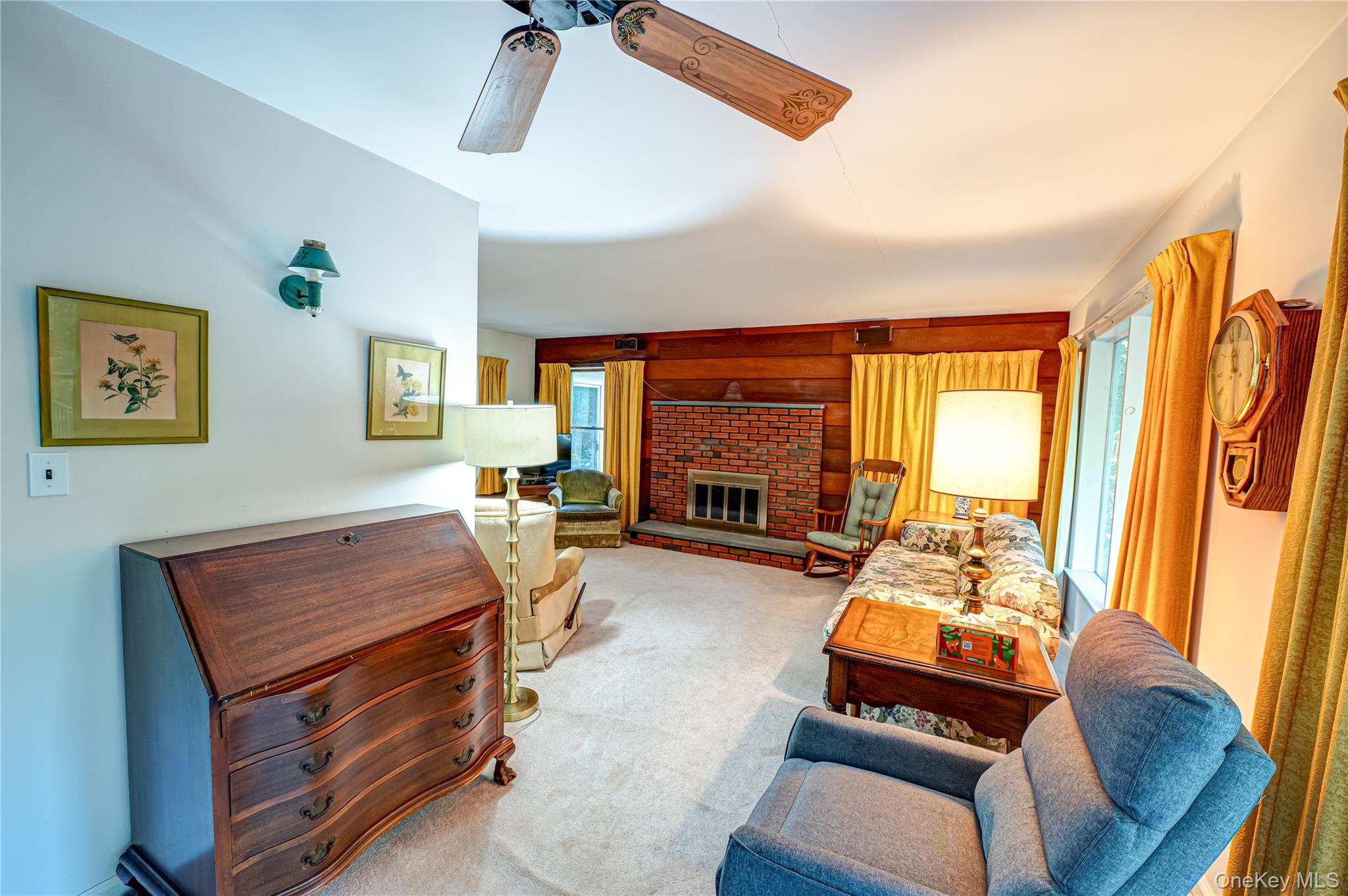 562 Old Bridge Road Northport, NY 11768 - Photo 9 of 25 a room with furniture