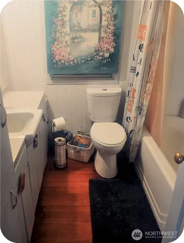 a bathroom with a bathtub