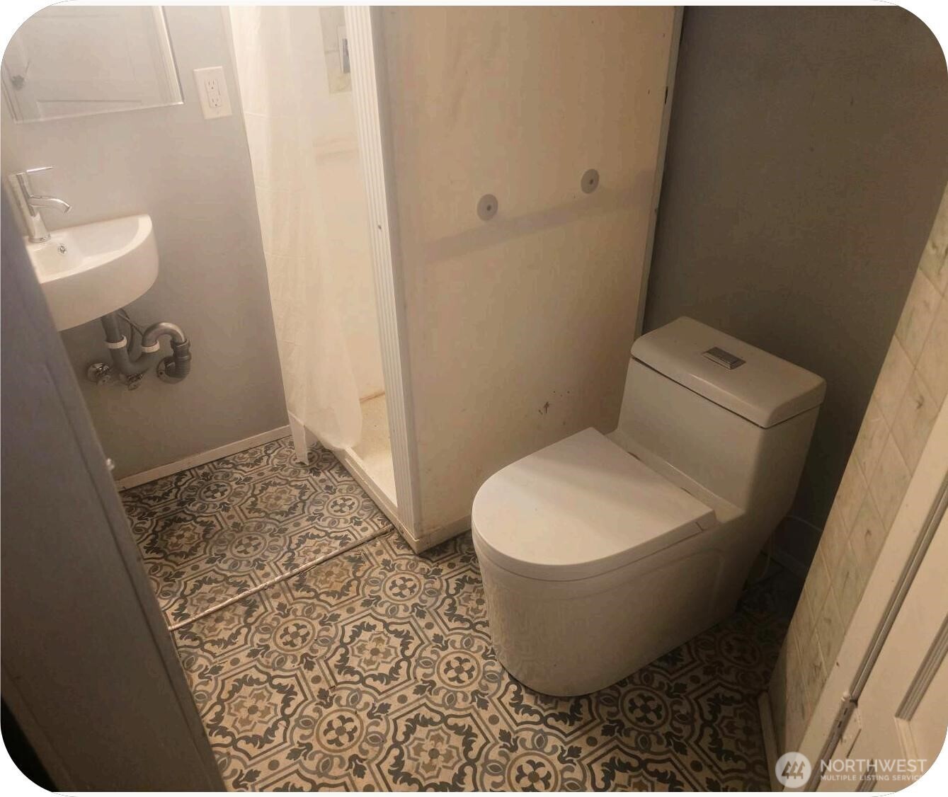 15650 Huddle Corner Road Harrington, WA 99134 - Photo 19 of 20 a bathroom with a toilet and a shower