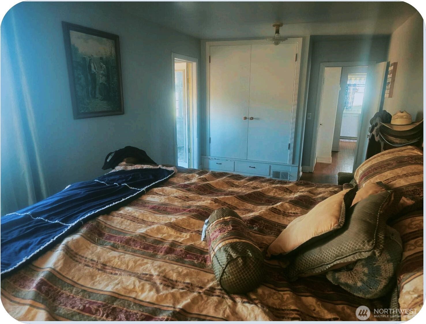 15650 Huddle Corner Road Harrington, WA 99134 - Photo 10 of 20 a bedroom with a bed and a mirror