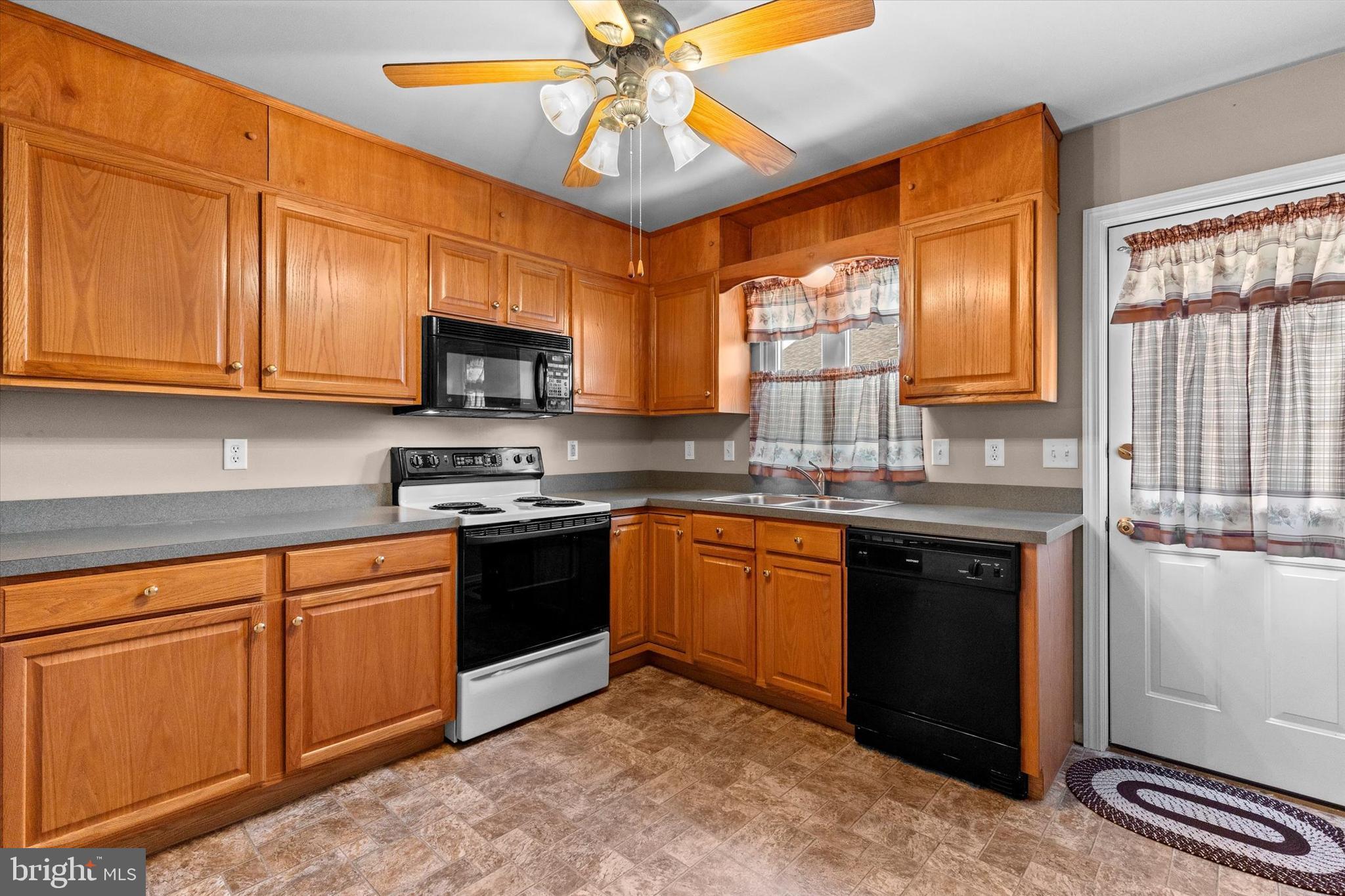 2535 Brady Road York, PA 17404 - Photo 7 of 26 Gallery Image 7