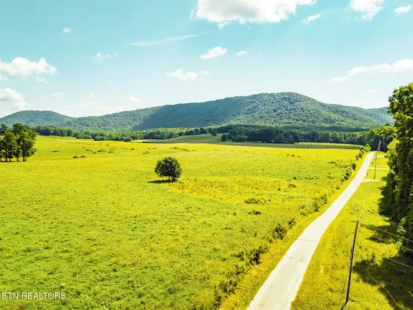 $999,000 | White Oak Circle, Sunbright, TN 37872
