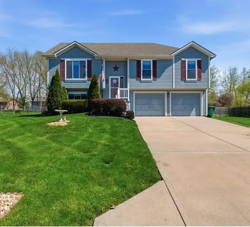 $315,000 | 21921 Gracie Drive, Peculiar, MO 64078