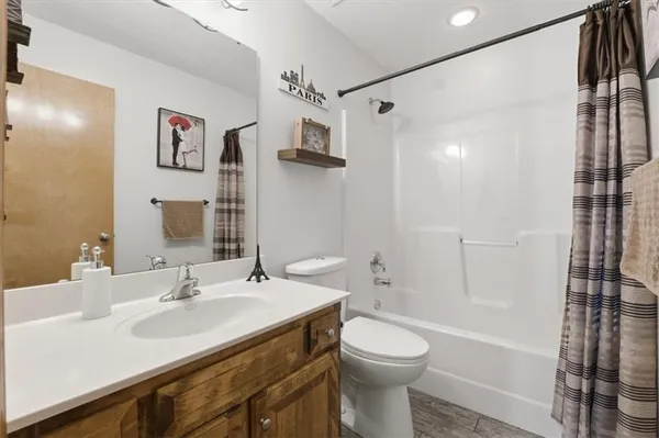 $315,000 | 21921 Gracie Drive, Peculiar, MO 64078