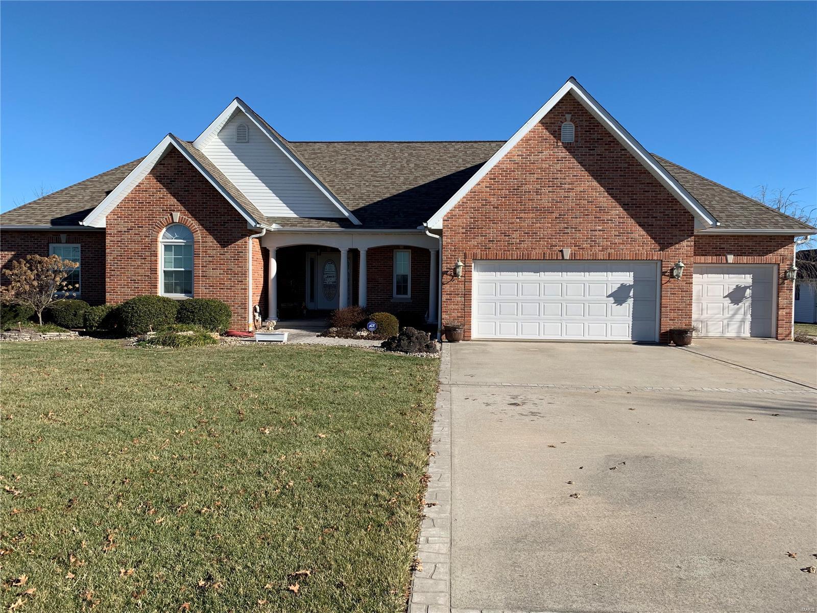 1830 Binney Station Road Staunton, IL 62088 - Photo 2 of 37 Gallery Image 2