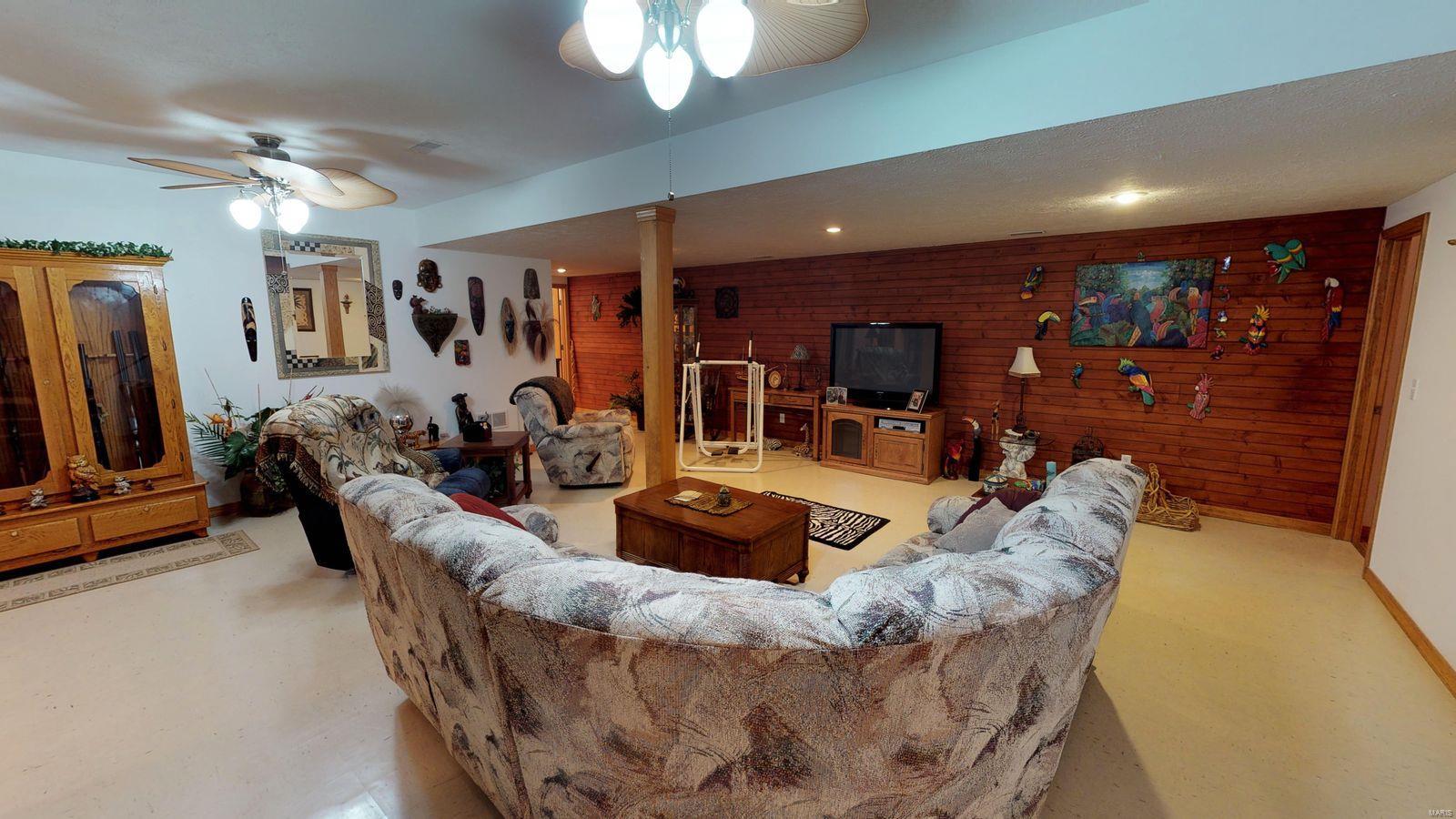 1830 Binney Station Road Staunton, IL 62088 - Photo 22 of 37 Gallery Image 22