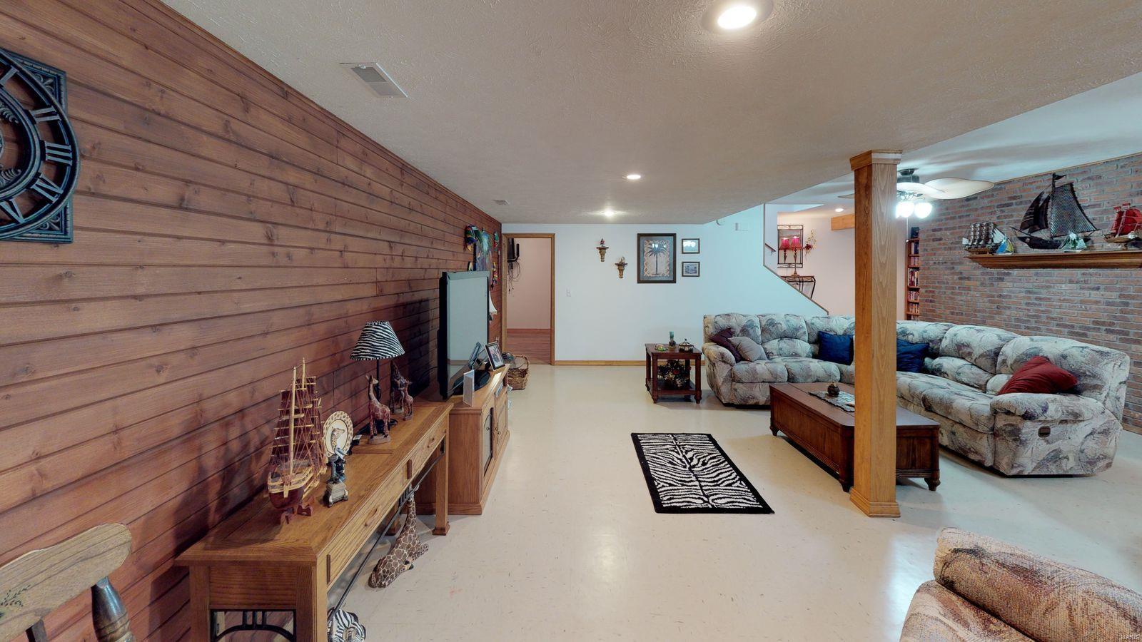 1830 Binney Station Road Staunton, IL 62088 - Photo 25 of 37 Gallery Image 25