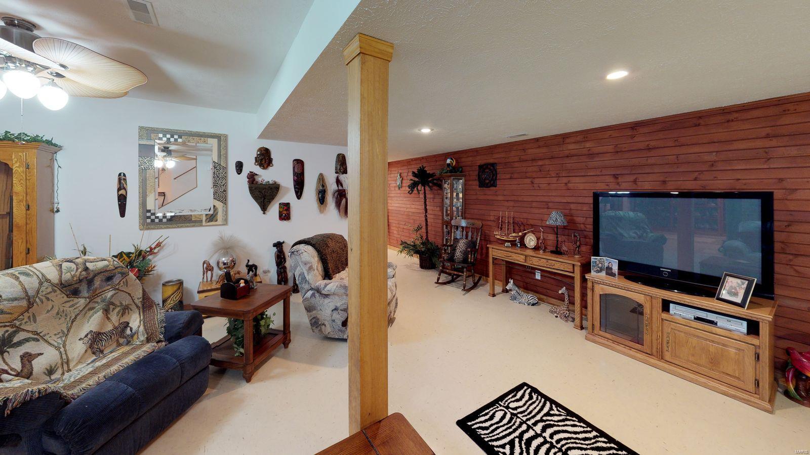 1830 Binney Station Road Staunton, IL 62088 - Photo 27 of 37 Gallery Image 27