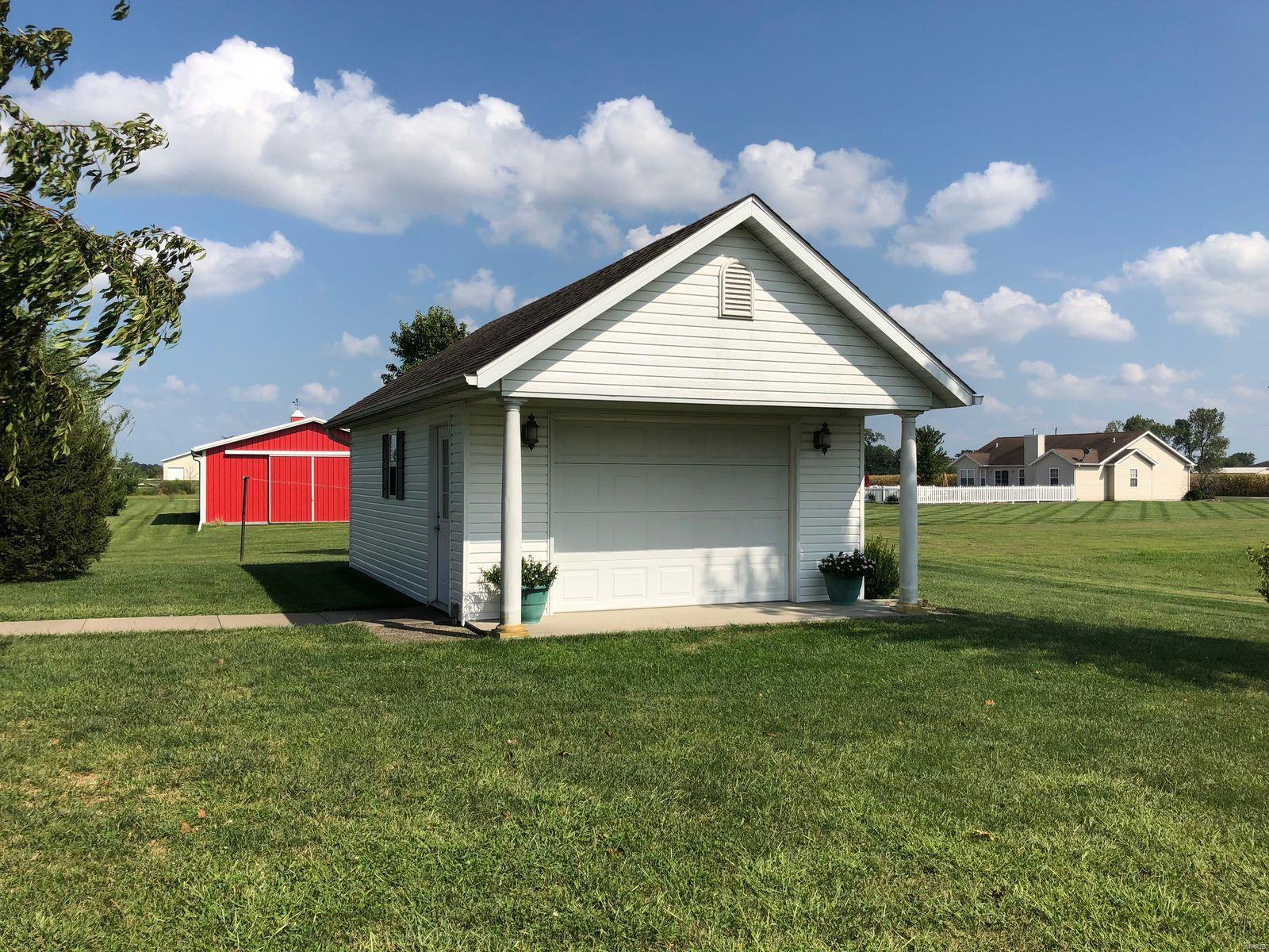 1830 Binney Station Road Staunton, IL 62088 - Photo 32 of 37 Gallery Image 32