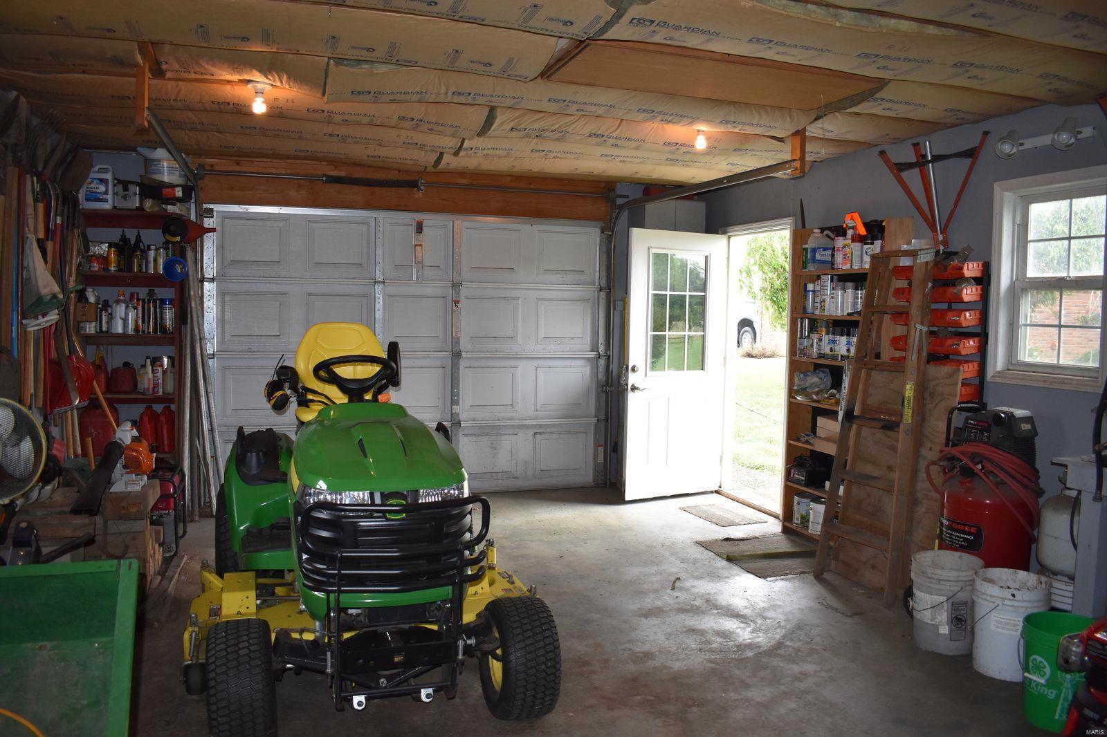 1830 Binney Station Road Staunton, IL 62088 - Photo 34 of 37 Gallery Image 34