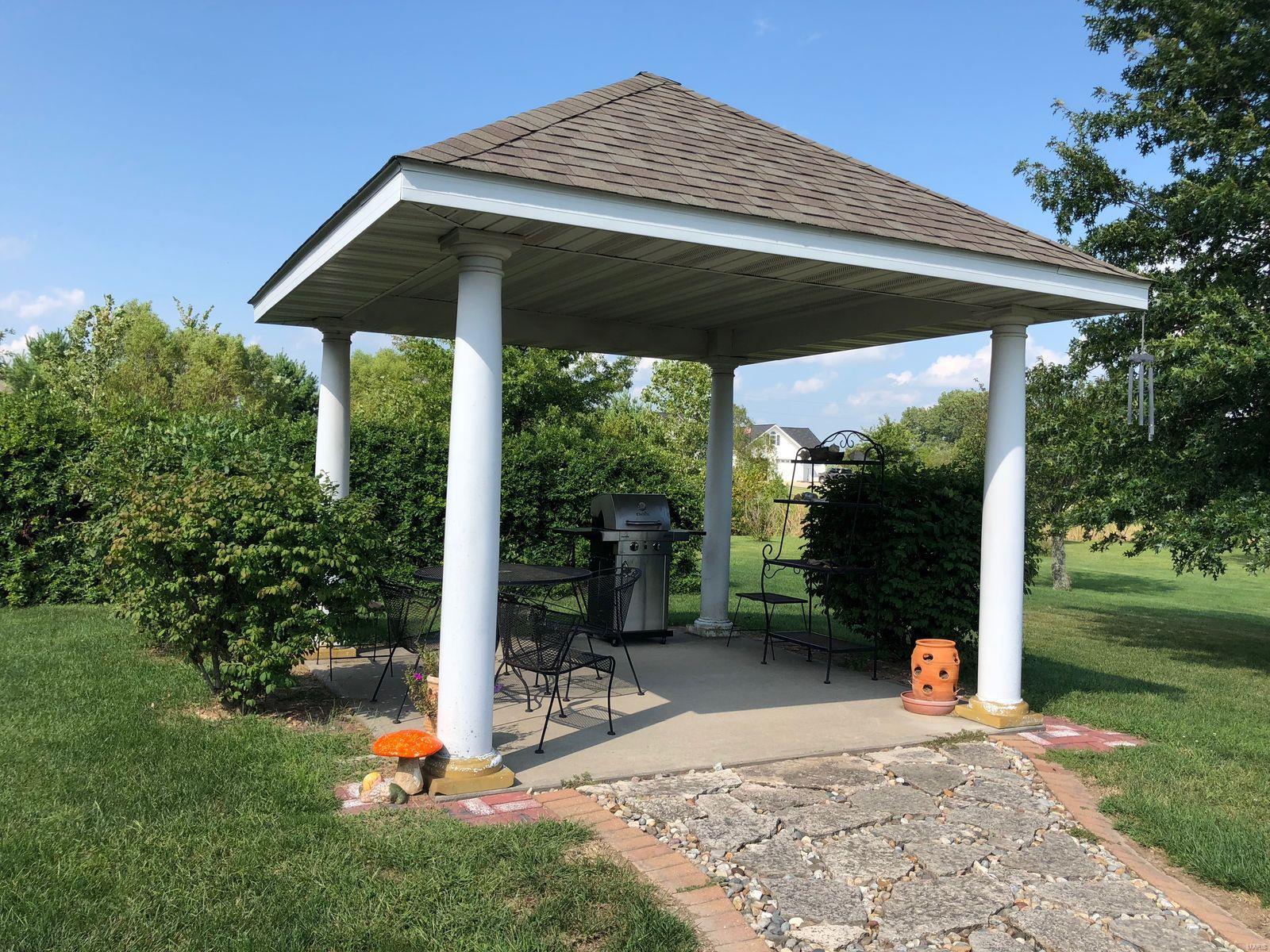 1830 Binney Station Road Staunton, IL 62088 - Photo 5 of 37 Gallery Image 5