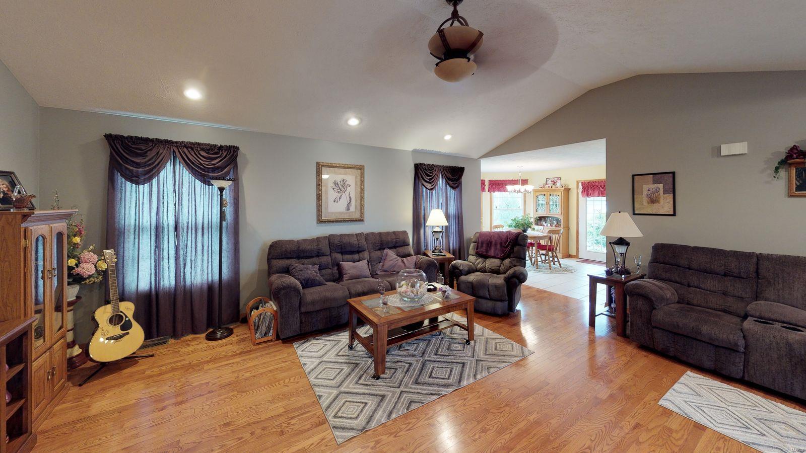 1830 Binney Station Road Staunton, IL 62088 - Photo 7 of 37 Gallery Image 7