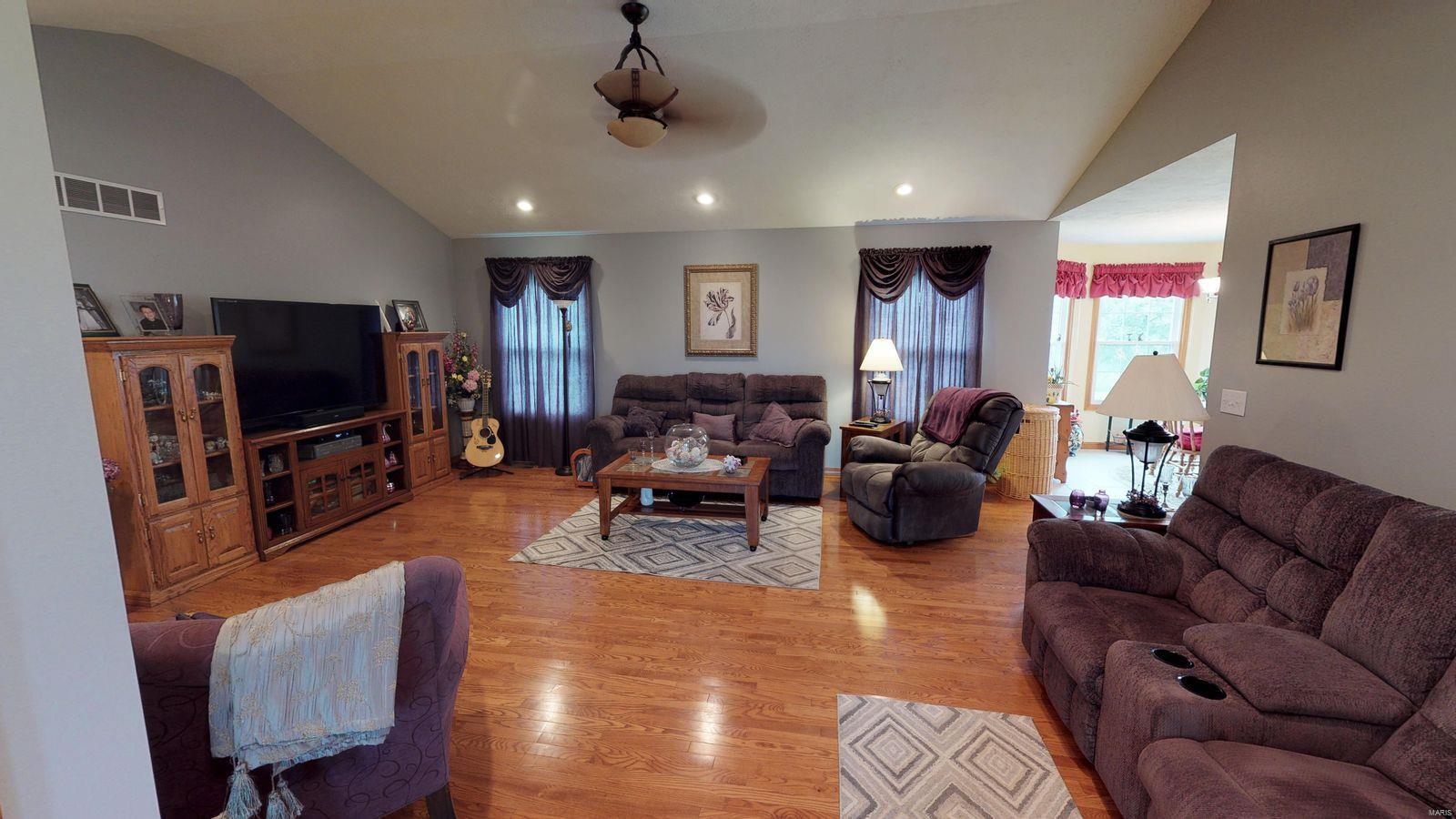 1830 Binney Station Road Staunton, IL 62088 - Photo 8 of 37 Gallery Image 8