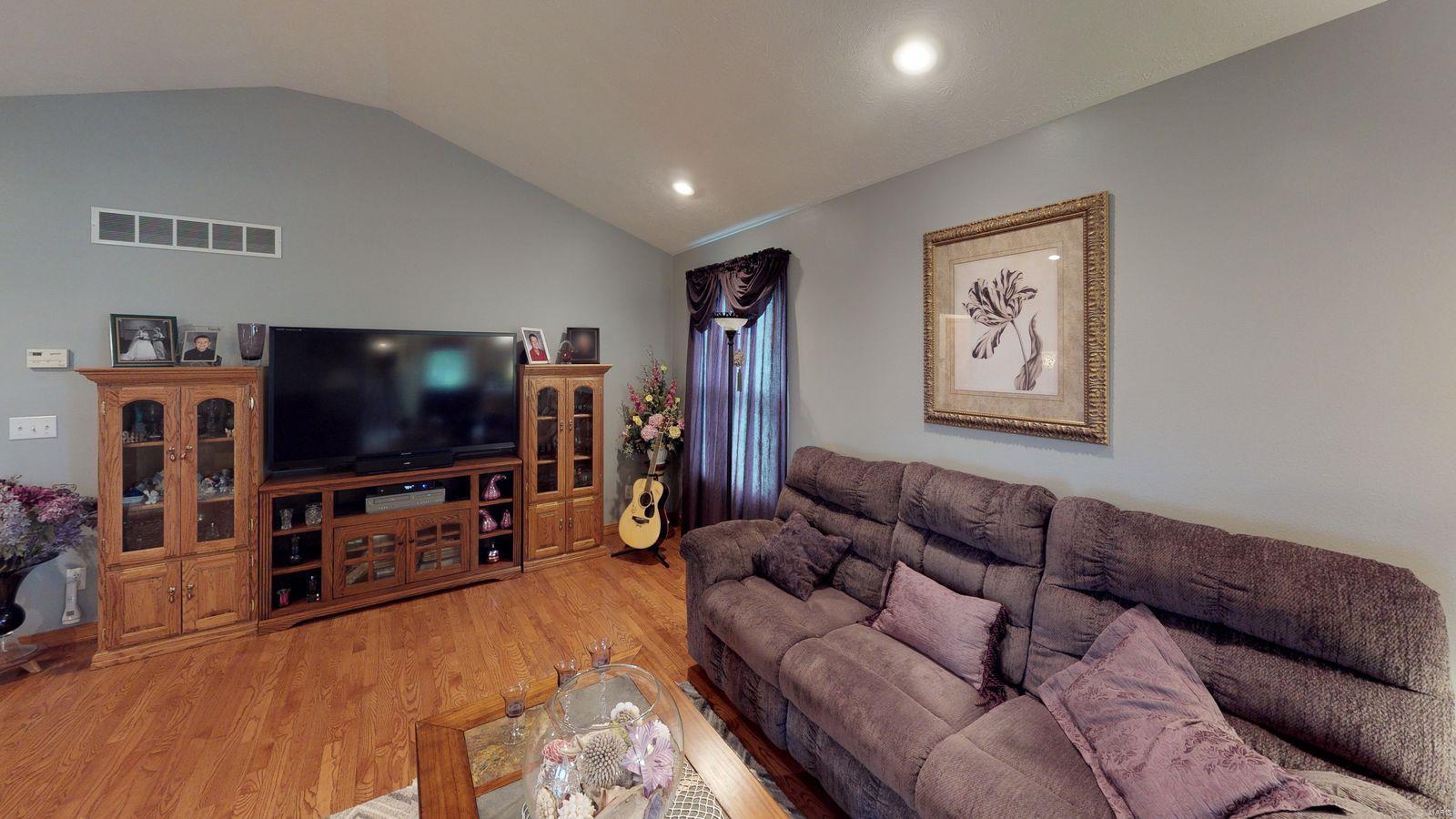 1830 Binney Station Road Staunton, IL 62088 - Photo 9 of 37 Gallery Image 9