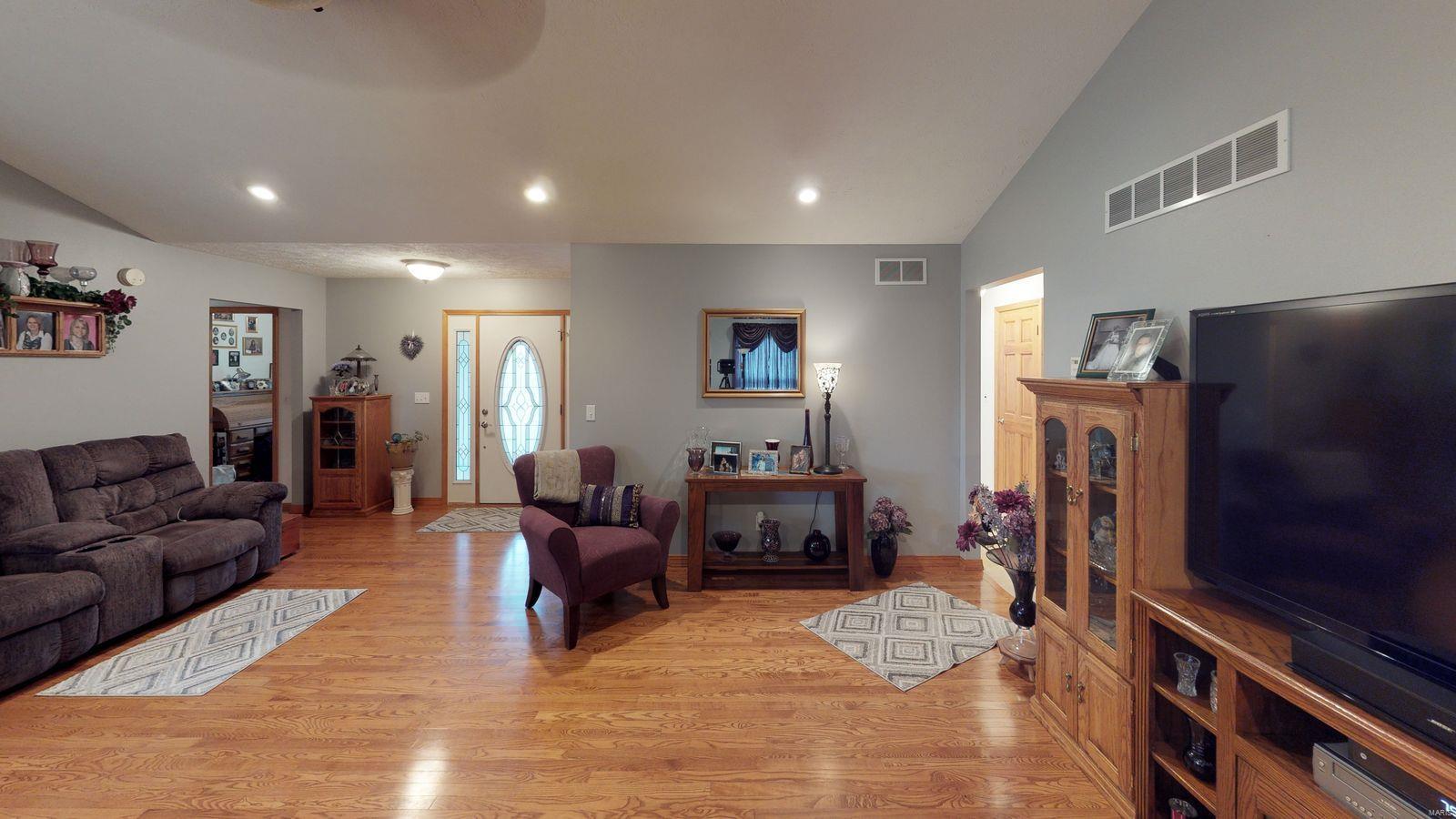 1830 Binney Station Road Staunton, IL 62088 - Photo 10 of 37 Gallery Image 10
