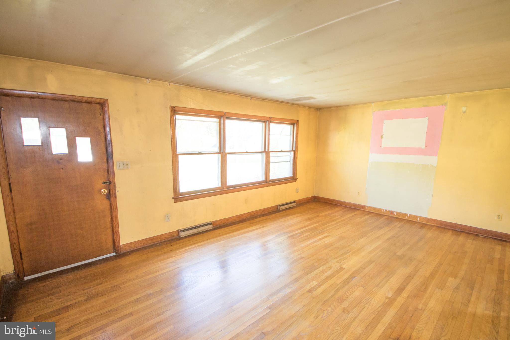 8102 Upper Hill Road Westover, MD 21871 - Photo 7 of 50 Living room