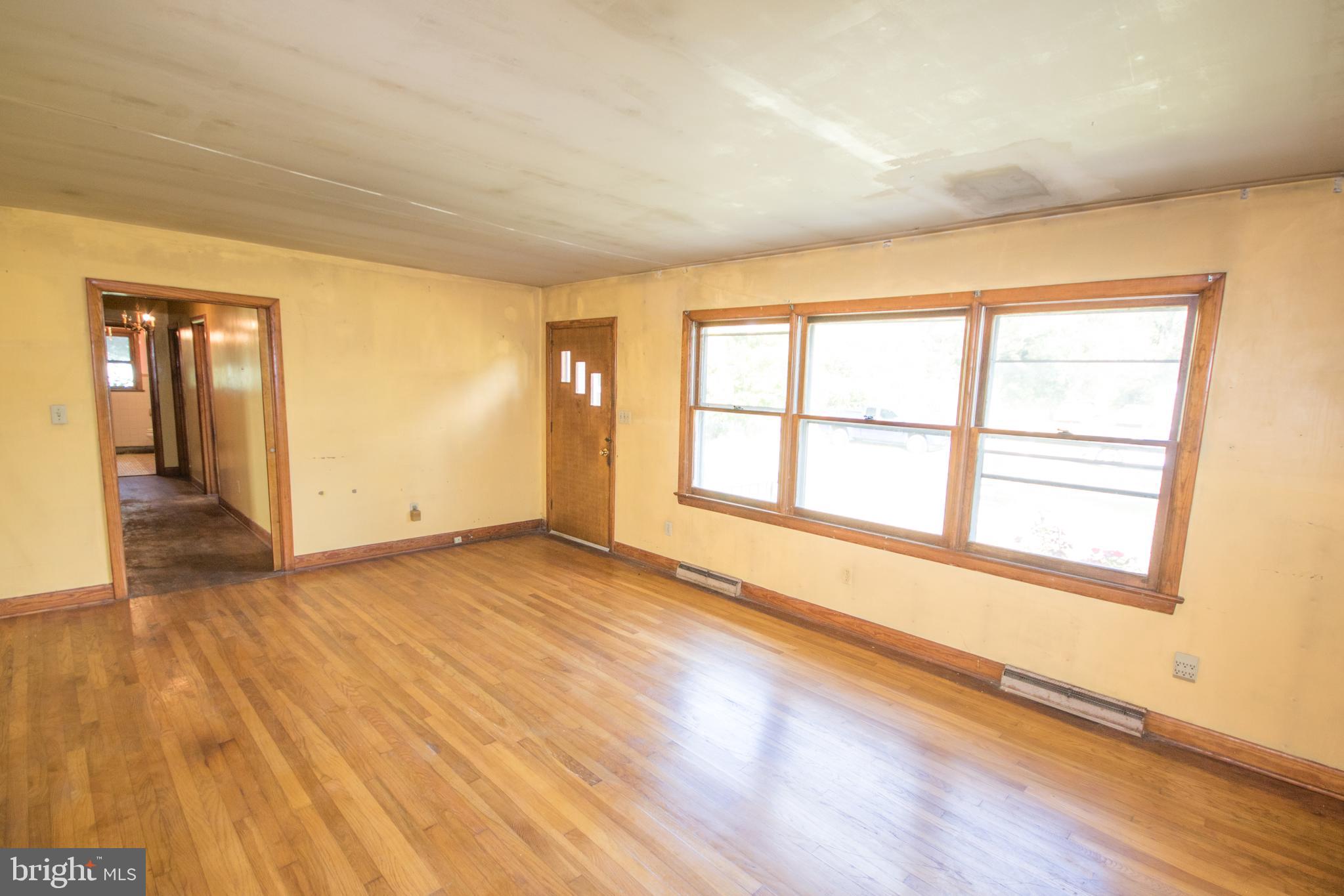 8102 Upper Hill Road Westover, MD 21871 - Photo 9 of 50 Living room