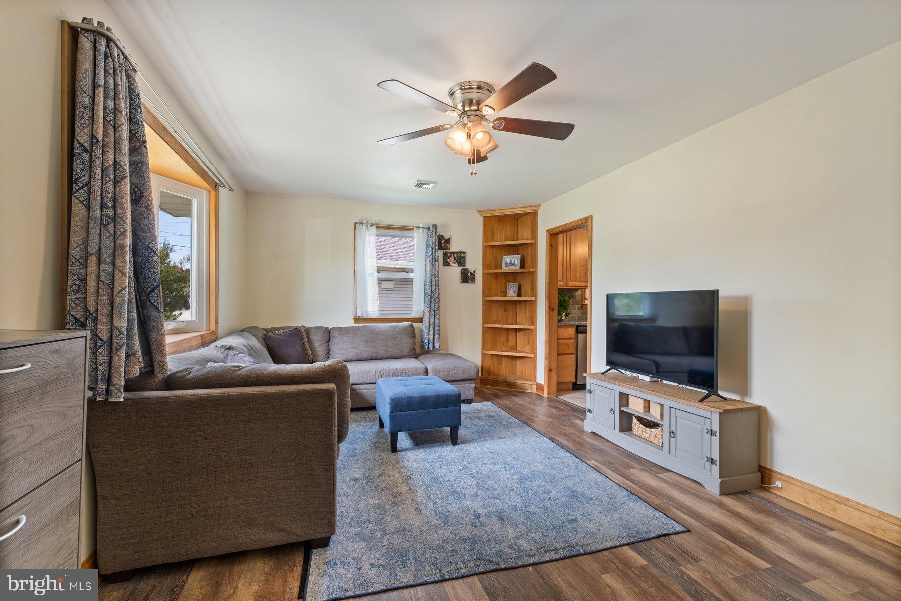 439 Flanders Road Bellmawr, NJ 08031 - Photo 4 of 25