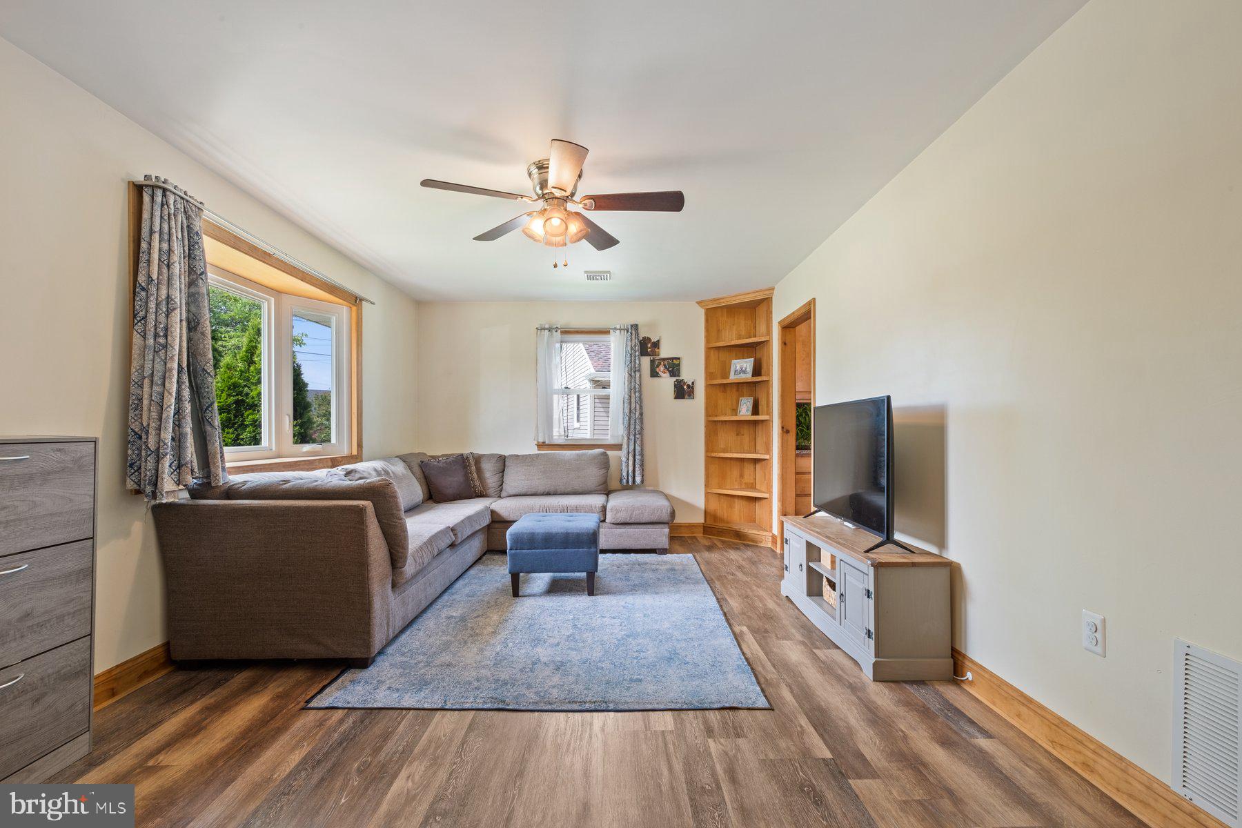 439 Flanders Road Bellmawr, NJ 08031 - Photo 5 of 25