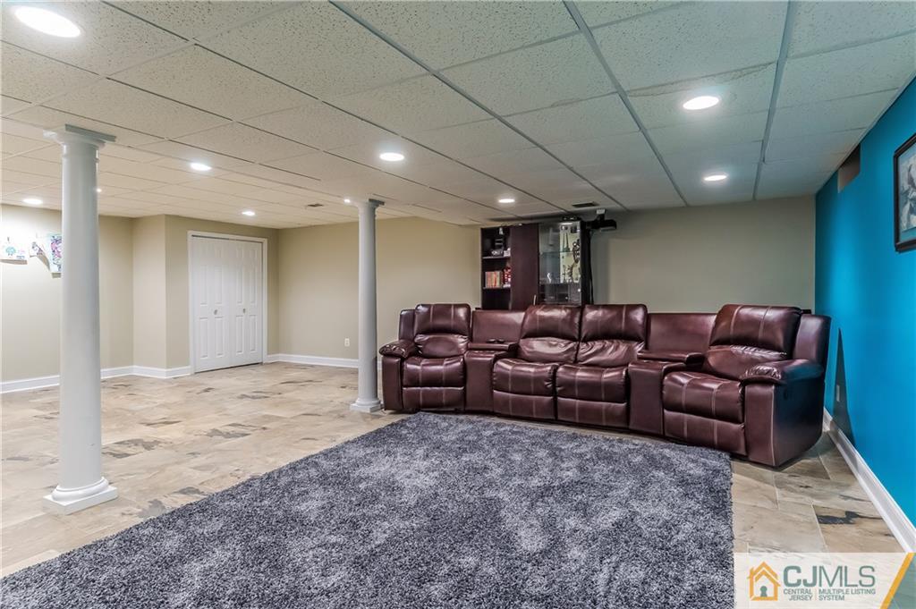 437 Vanderveer Road Raritan, NJ 08869 - Photo 23 of 25 a living room with furniture