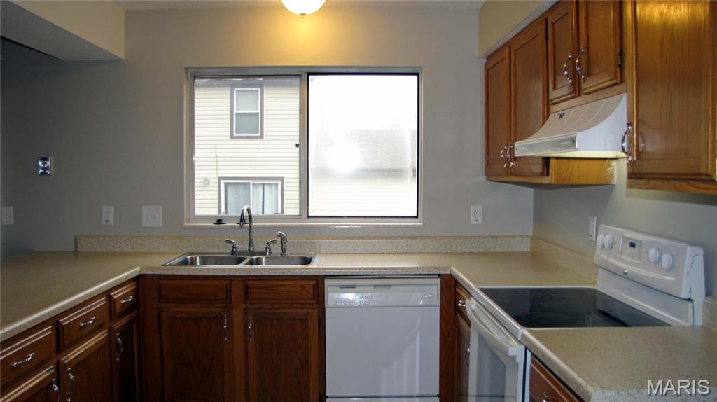 1324 Summergate Parkway St. Charles, MO 63303 - Photo 3 of 10