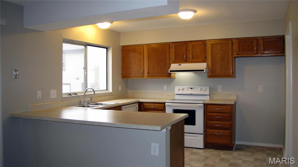 1324 Summergate Parkway St. Charles, MO 63303 - Photo 7 of 10