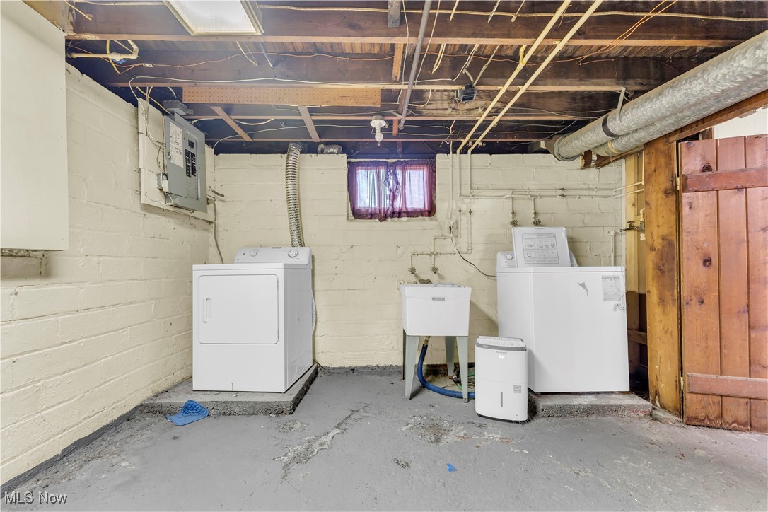 3245 Oak Road Cleveland, OH 44118 - Photo 23 of 24 Basement featuring electric panel and washer and clothes dryer