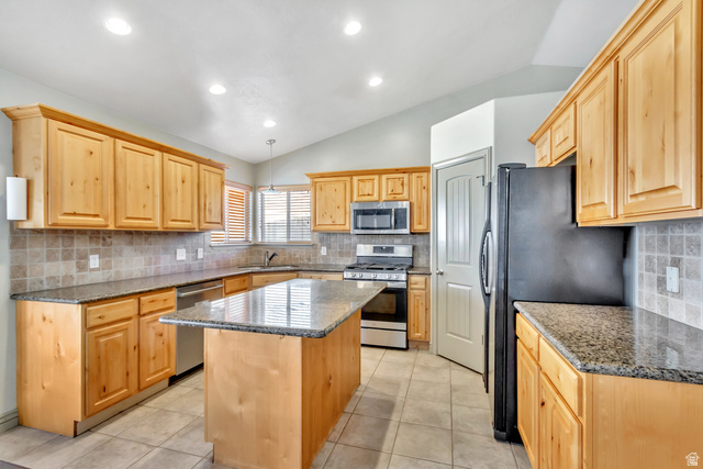 7074 South Rialto Way West Jordan, UT 84081 - Photo 4 of 31