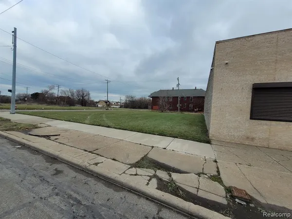 $20,000 | 8840 Van Dyke Avenue, Detroit, MI 48213