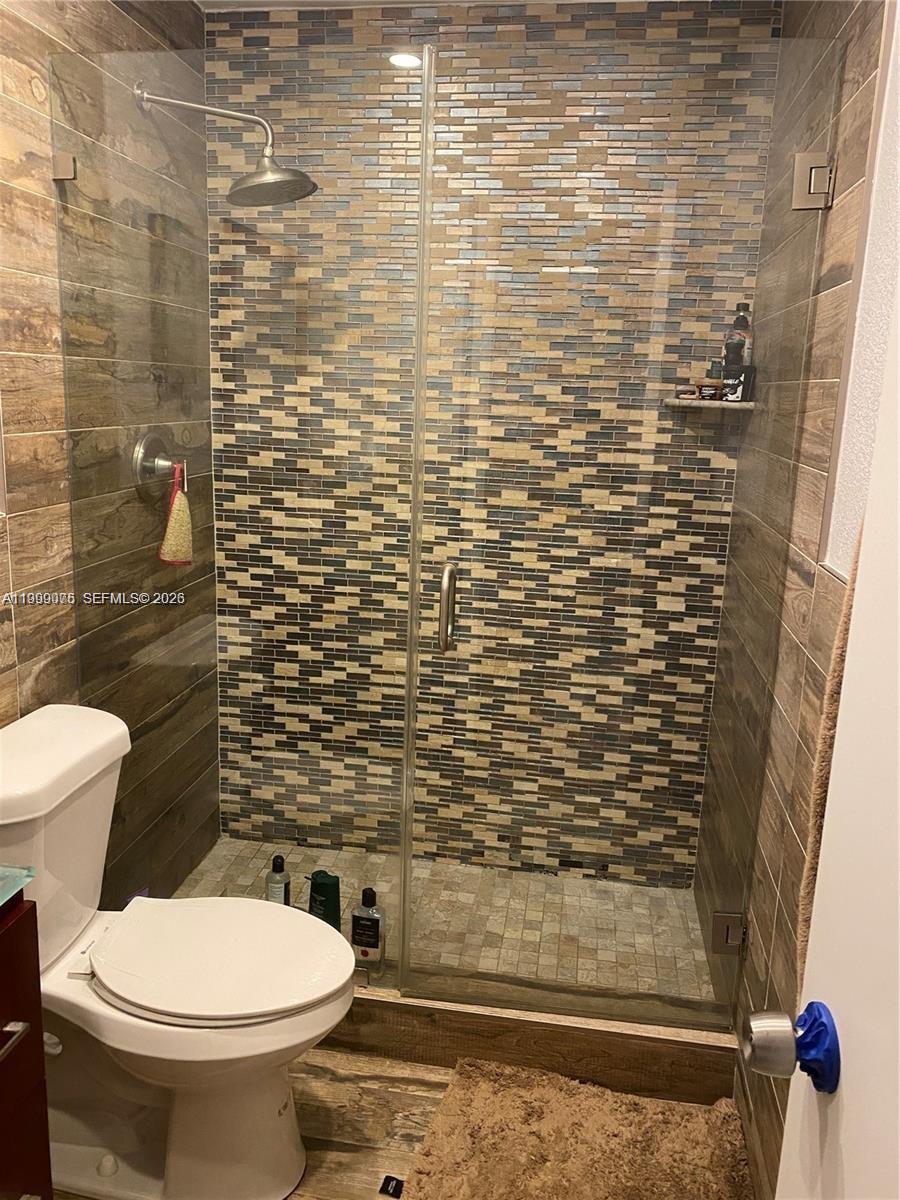 14754 Southwest 66th Terrace Miami, FL 33193 - Photo 10 of 20