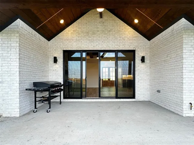 $425,000 | 1805 Sudbury Drive, Cleburne, TX 76033