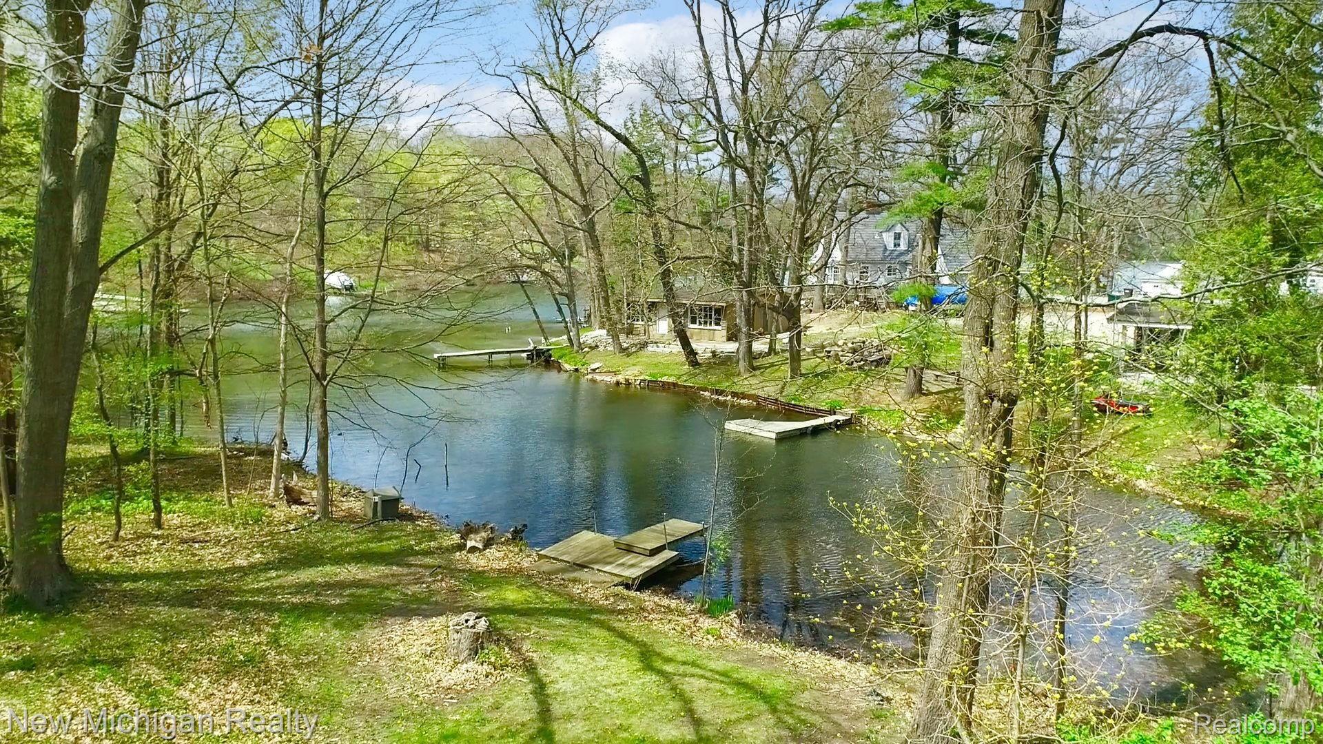 724 Lakeville Road Leonard, MI 48367 - Photo 6 of 31 bay front.jpg