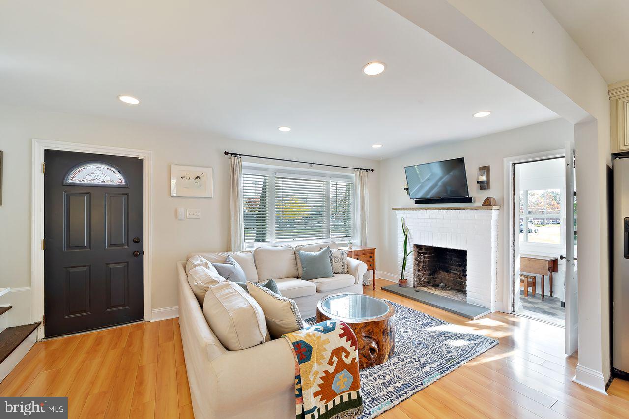 662 South Chester Road Swarthmore, PA 19081 - Photo 3 of 31