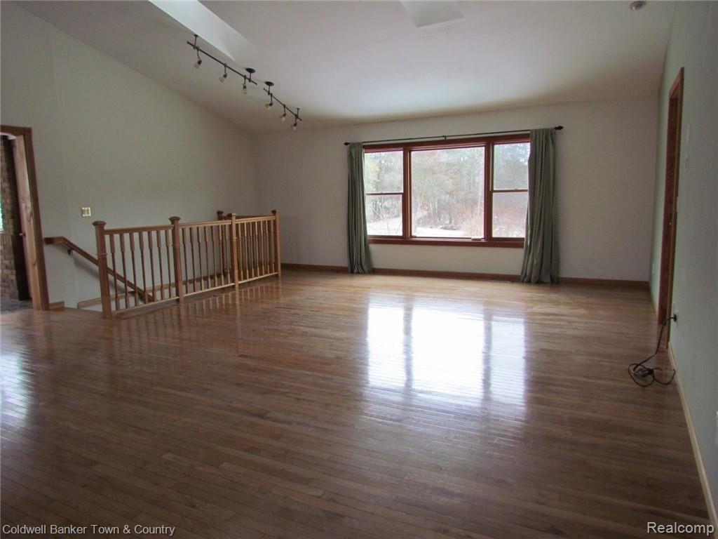 1830 North Eager Road Howell, MI 48855 - Photo 8 of 37 Living Room