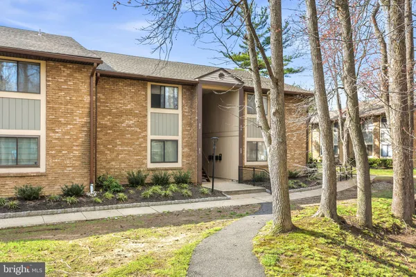 $178,000 | 115 East Kings Highway, Unit 271, Maple Shade, NJ 08052