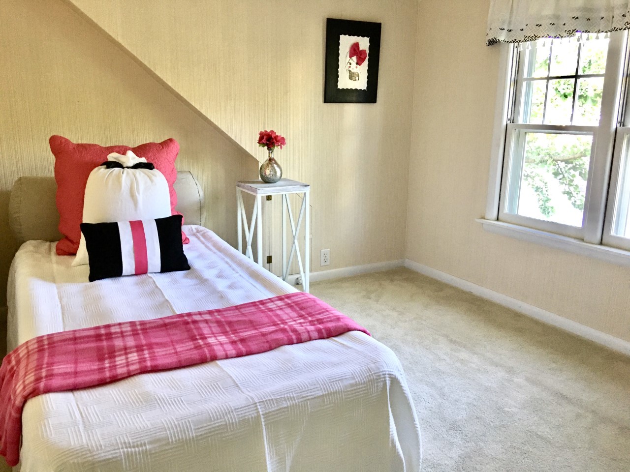 719 North County Line Road Hinsdale, IL 60521 - Photo 11 of 12 a bedroom with a bed and a large window