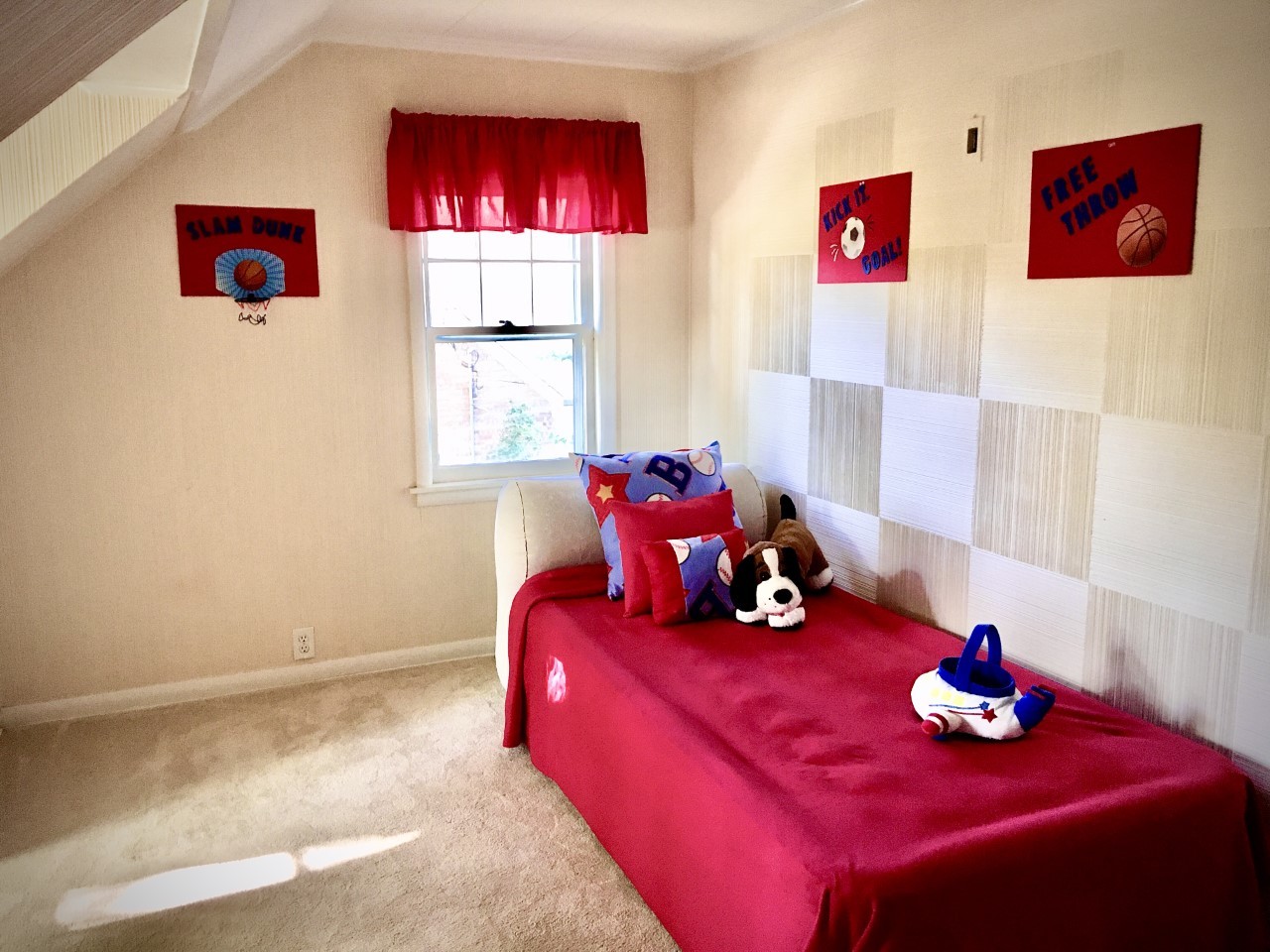 719 North County Line Road Hinsdale, IL 60521 - Photo 10 of 12 a bedroom with a bed and a window