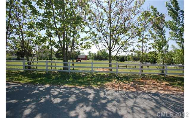 2612 Walker Road Charlotte, NC 28270 - Photo 2 of 11