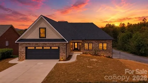 $579,900 | 426 Huntington Woods Drive North, Lenoir, NC 28645