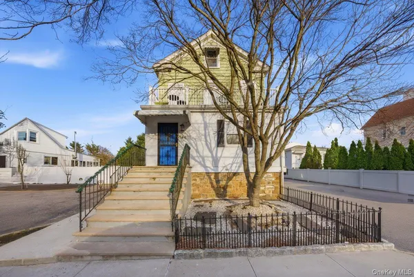 $949,000 | 166 Crescent Place, Yonkers, NY 10704