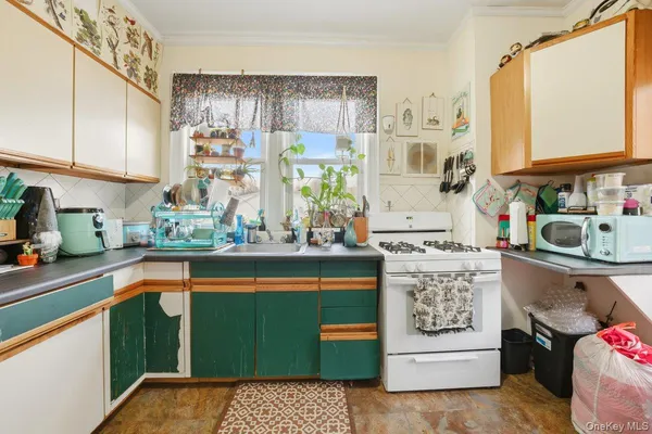 $949,000 | 166 Crescent Place, Yonkers, NY 10704