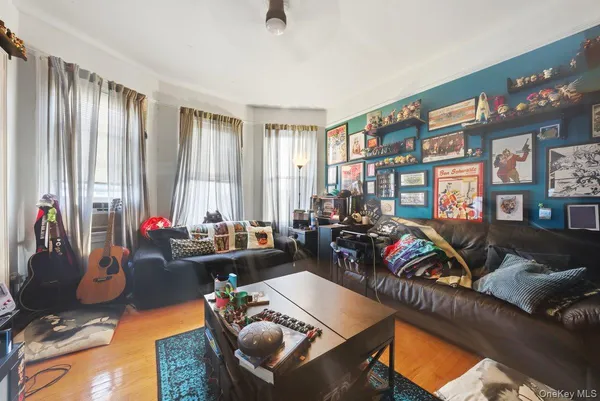 $949,000 | 166 Crescent Place, Yonkers, NY 10704