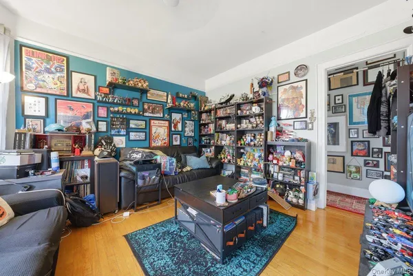 $949,000 | 166 Crescent Place, Yonkers, NY 10704