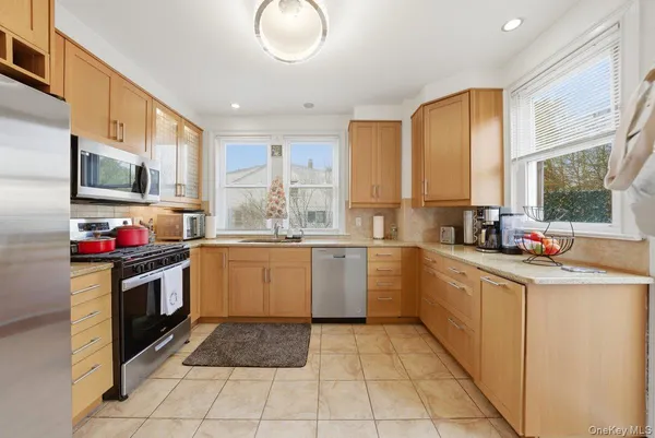 $949,000 | 166 Crescent Place, Yonkers, NY 10704