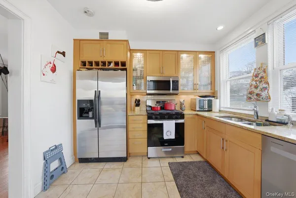 $949,000 | 166 Crescent Place, Yonkers, NY 10704