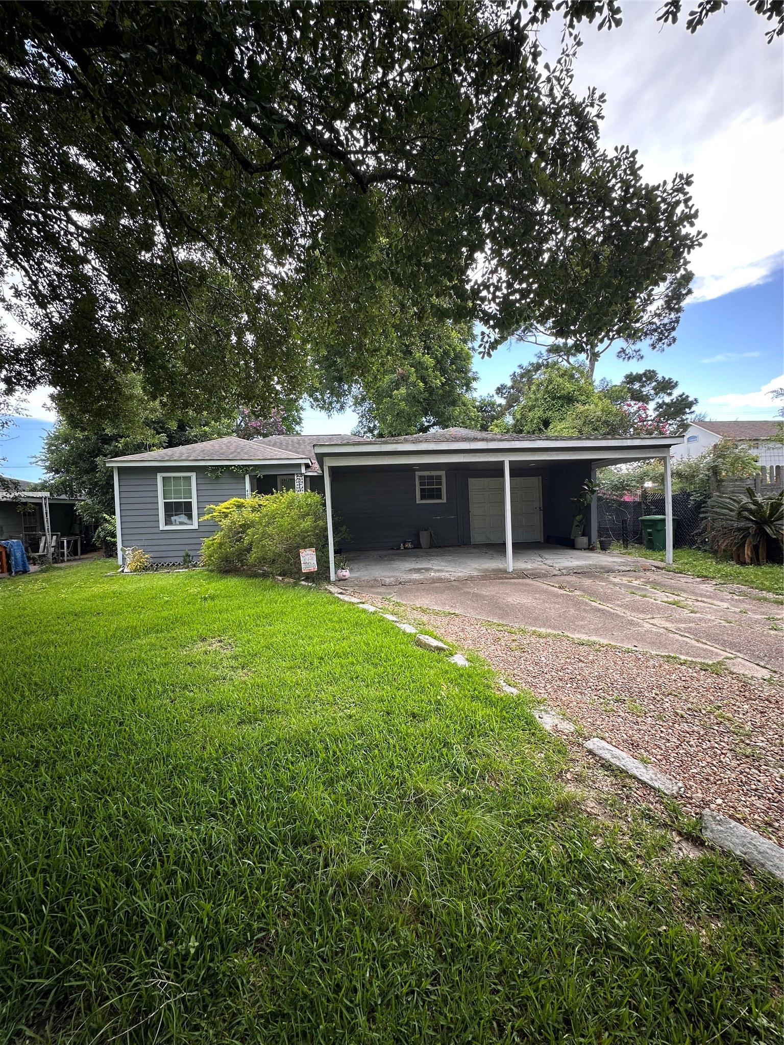 4802 Eppes Street Houston, TX 77021 - Photo 3 of 34 a front view of house with yard and green space