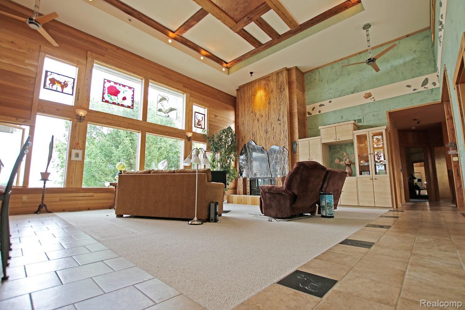 9175 Ridge Road Goodrich, MI 48438 - Photo 7 of 59 7) Living Room.jpg
