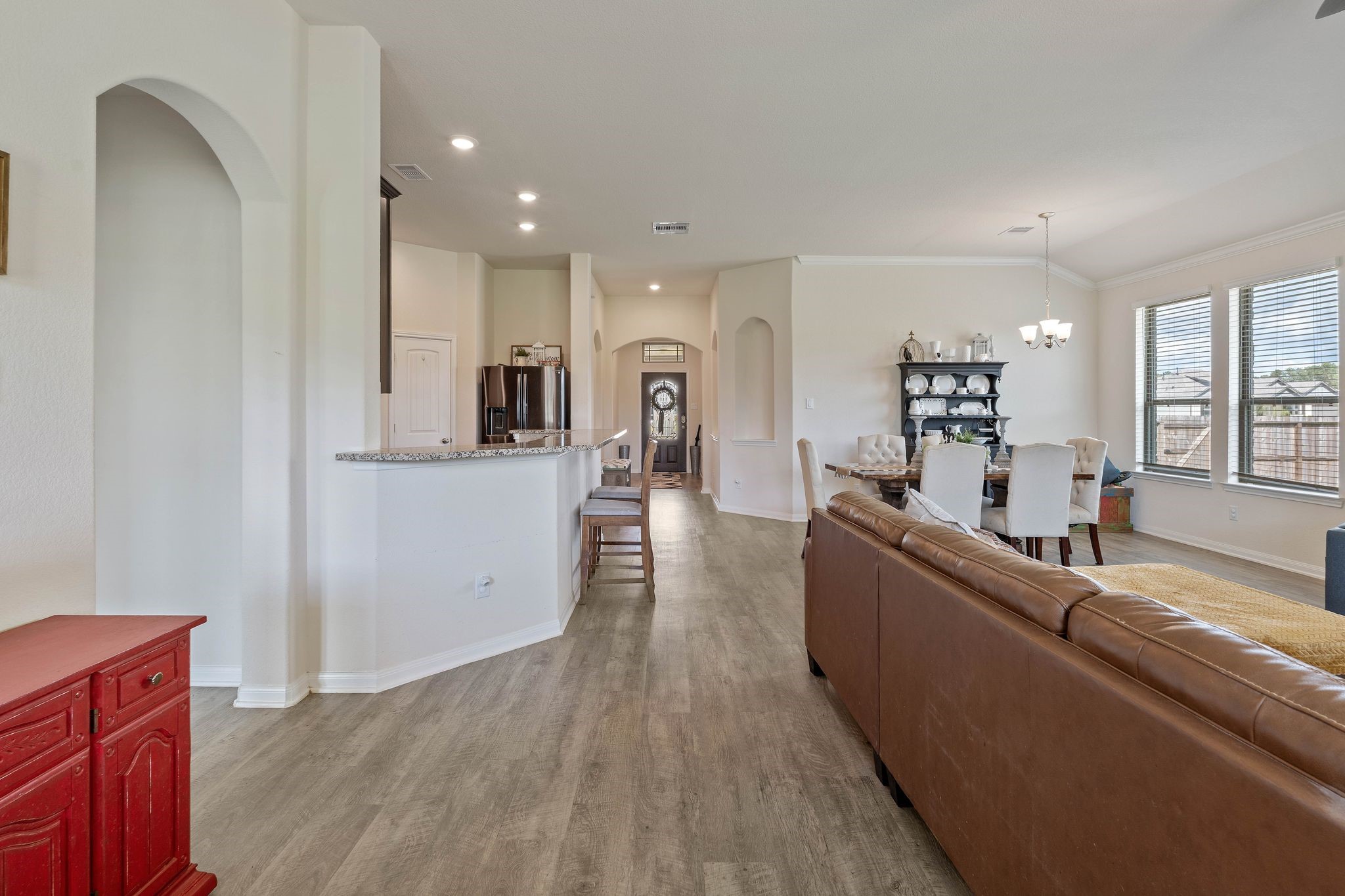 16450 Stonewall Street Conroe, TX 77303 - Photo 7 of 43 Hallway view leading from main living area toward kitchen and front door.