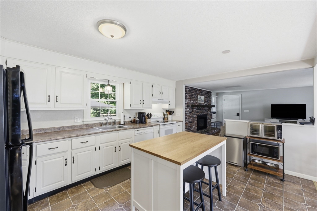 175 Pontoosic Road Westfield, MA 01085 - Photo 12 of 38