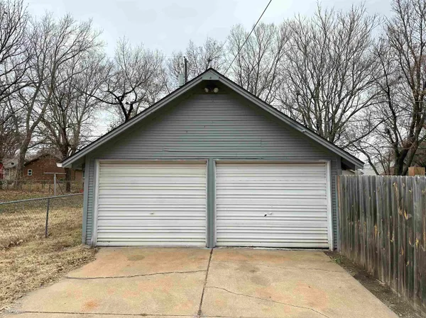 $139,000 | 619 North Topeka Street, El Dorado, KS 67042